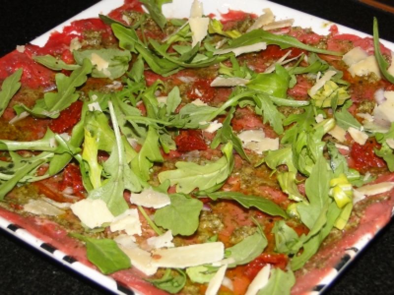 Carpaccio de boeuf sauce au pesto et roquette